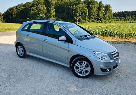 Mercedes-Benz B 170 1. Hand sehr gepflegt AHK