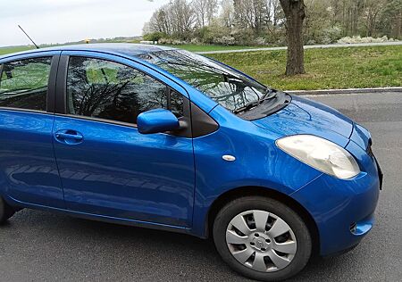 Toyota Yaris 1.3, TÜV 3/27