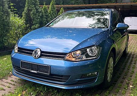 VW Golf Volkswagen !!Garagenwagen7900km!! Golf1.2 TSI-BMT Trendline