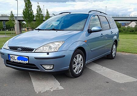 Ford Focus Kombi 2.0 Ghia Autom. TÜV NEU