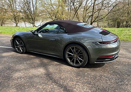Porsche 992 Carrera Cabrio "Sport Chrono" Leder trüffel
