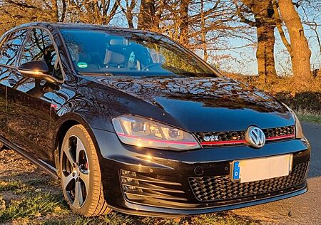 VW Golf Volkswagen 2.0 TSI DSG BMT GTI GTI