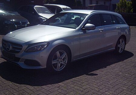 Mercedes-Benz C 180 T CGI Avantgarde+Automatik+AHK+LED