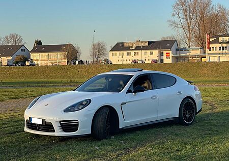 Porsche Panamera GTS Facelift, Scheckheft, neue Reifen