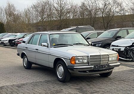 Mercedes-Benz 230 E W123 *Automatik*Schiebedach*137TKM*