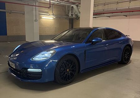 Porsche Panamera 4