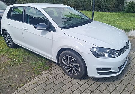 VW Golf Volkswagen VII Lim. Trendline BMT