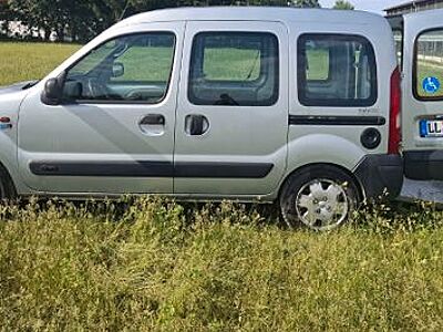 Nissan Kubistar mit Rollstuhlumbau