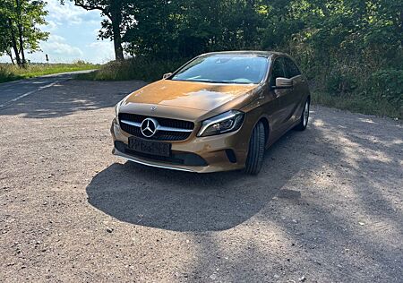 Mercedes-Benz A 180 A180 pano Sitzheizung wenig KM AHK