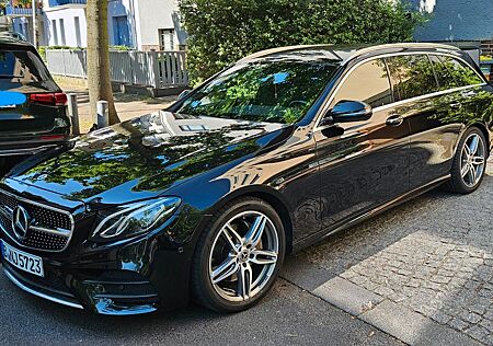 Mercedes-Benz E 220 d T AMG Line