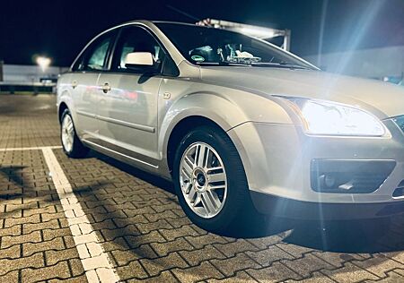 Ford Focus 1,6 Ghia Ghia