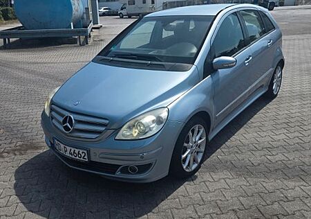 Mercedes-Benz B 200 -