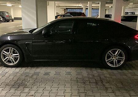 Porsche Panamera 4 -
