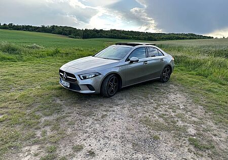 Mercedes-Benz A 180 d Limousine Ambi, Pano, Widescreen, AMG