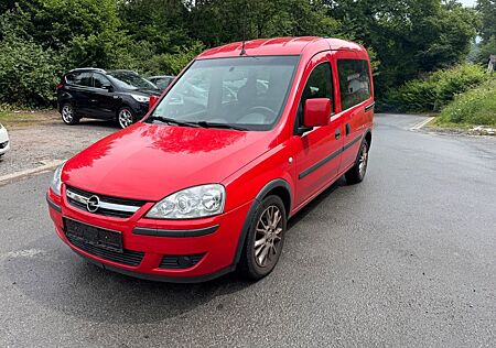 Opel Combo Kombi Business 111 Jahre.Motor raucht