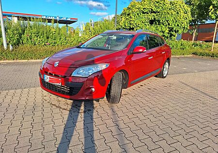 Renault Megane Grandtour+Dachgepäckträger THULE