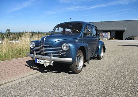 Renault Oldtimer, R4 CV, "Cremschnittchen" selten