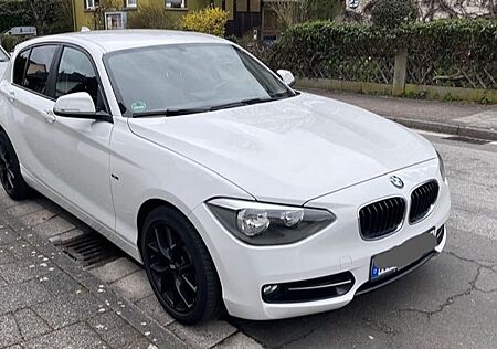 BMW 116i Sport Line 1. Hand, scheckheftgepflegt