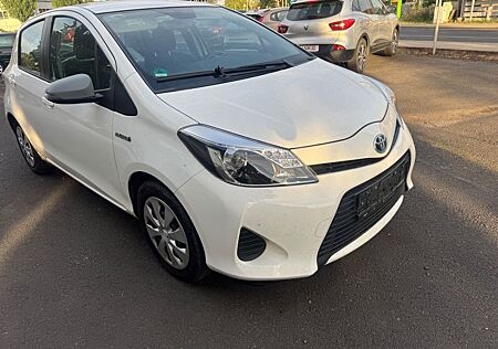 Toyota Yaris Hybrid Life