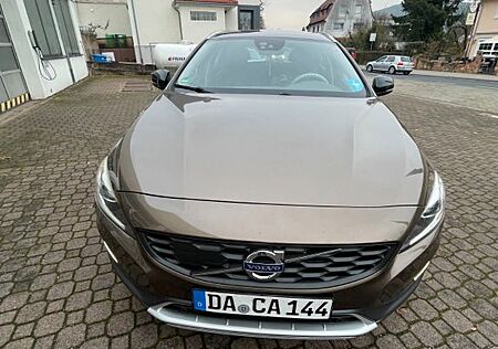 Volvo V60 Cross Country Summum AWD
