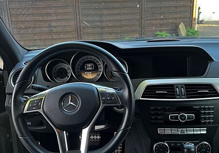 Mercedes-Benz C 200 CDI = C 220 cdi AMG Paket