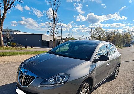 Lancia Delta 1.4 T-Jet 16v 88kW Argento Argento