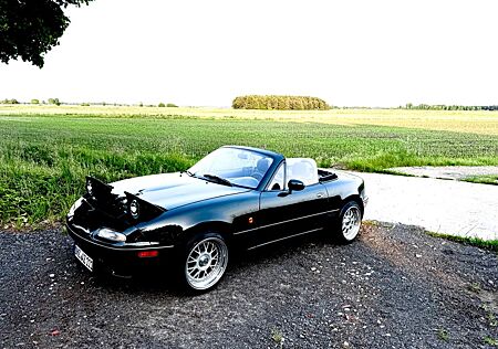 Mazda MX-5 1.6 -Schweller Neu Service Neu