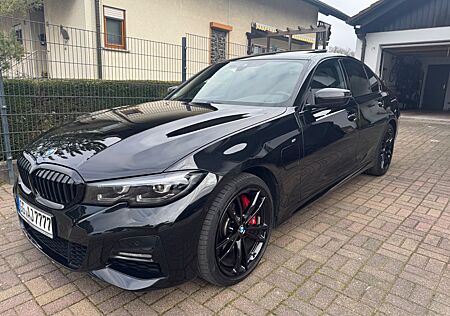 BMW 330e xDrive M Sport*Automatik*AHK*Panorama*Top