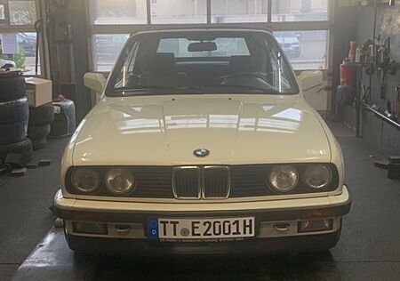 BMW 320i E30 Cabrio