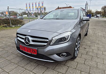 Mercedes-Benz A 180 Urban Xenon R.Kamera, T-Leder, SHZ. 18zoll