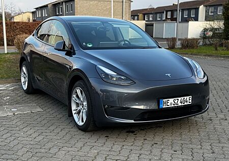 Tesla Model Y Long Range + Satz Sommerreifen