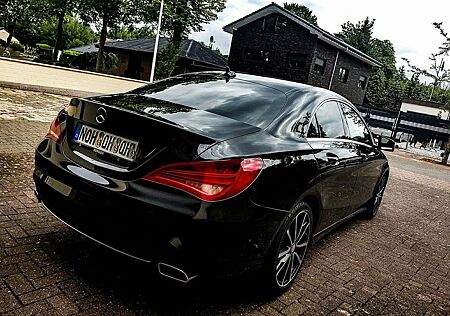 Mercedes-Benz CLA 180 Urban Xenon 18" Sitzh. Navi Einparkh.