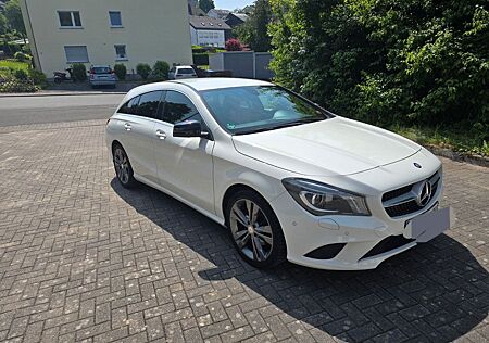 Mercedes-Benz CLA 180 Shooting Brake CLA 180 AMG Line Shoo...
