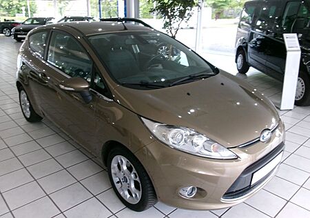 Ford Fiesta Titanium TDCi DIESEL / KLIMA /AHK / EURO5