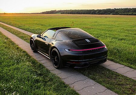Porsche 992 911 Targa 4 GTS