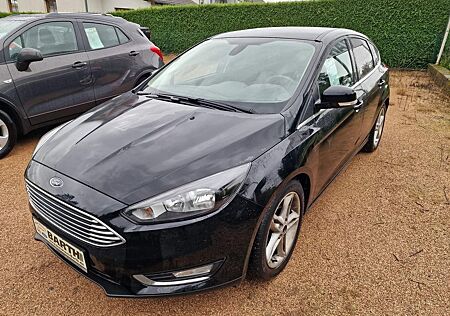 Ford Focus Lim. Titanium, Navi,Winterpaket,PDC