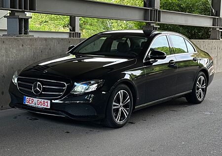 Mercedes-Benz E 220 E -Klasse Lim. Avandgarde / 1. Hd / 8 Fach