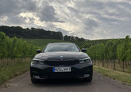BMW 320d Touring Sport Line Automatik Sport Line
