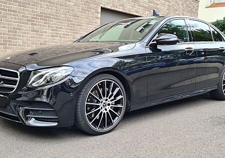 Mercedes-Benz E 200 AMG Line Autom. Comand, Sportauspuff