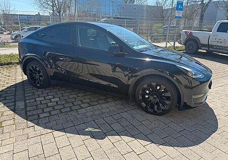 Tesla Model Y Max. Reichweite Dual AWD 20" Premium inn