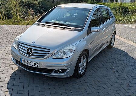 Mercedes-Benz B 200 -