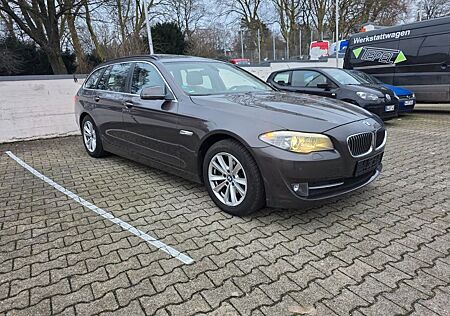 BMW 525 530d Touring dHUD*LEDER*AHK* PDC*SHZ*KEYGO*NAVI
