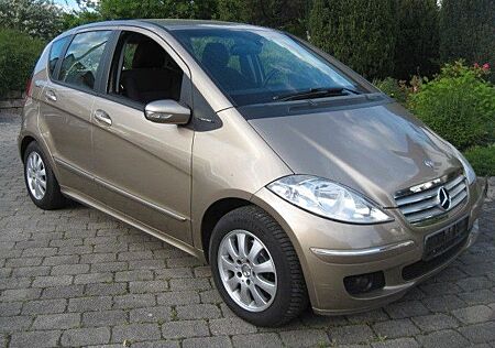 Mercedes-Benz A 150 Lim,,Eleganze,,Klima,,SHZ,,AHK,,Super-Zu!