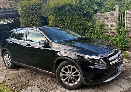 Mercedes-Benz GLA 200 CDI 4MATIC DCT -AHK