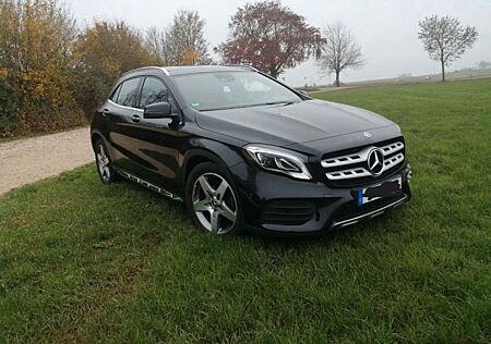 Mercedes-Benz GLA 200 DCT -