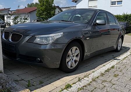 BMW 525i A -