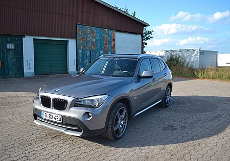 BMW X1 xDrive18d *Panoramadach* *Leichtmetallfelgen*