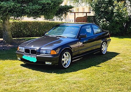 BMW 320i Coupe