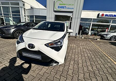 Toyota Aygo (X) -play