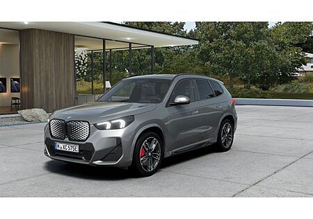BMW iX1 xDrive 30 Sportpaket HUD AD AHK-klappbar AHK